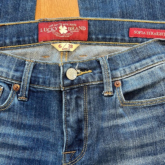 Lucky Sofia Low rise Straight Leg Jeans  Size 6  28 x 29 - Picture 4 of 5